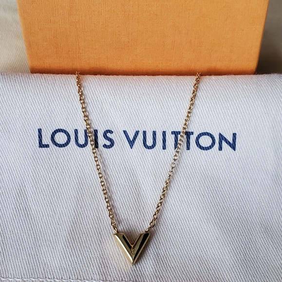 LOUIS VUITTON ESSENTIAL V NECKLACE - Picture 3 of 16